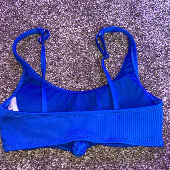 hollister swim top - Picture 2 of 3